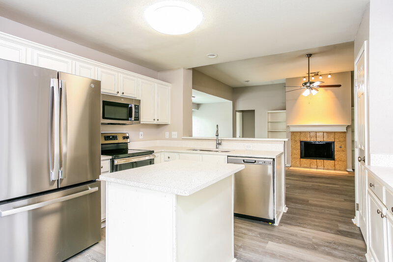 2,915/Mo, 2716 Wild Grove Ln Lancaster, TX 75146 Kitchen View