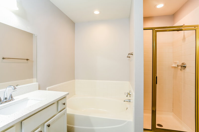 2,915/Mo, 2716 Wild Grove Ln Lancaster, TX 75146 Main Bathroom View 2