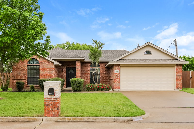 2,035/Mo, 508 Pleasant Valley Dr Burleson, TX 76028 External View