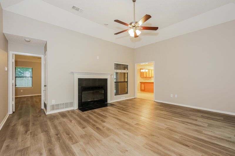 2,800/Mo, 508 Pleasant Valley Dr Burleson, TX 76028 Living Room View 2