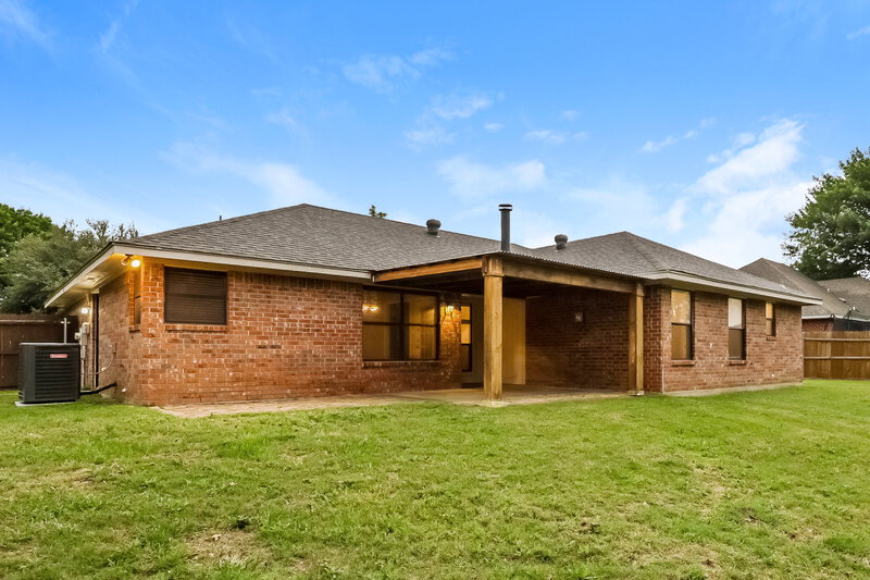 2,800/Mo, 508 Pleasant Valley Dr Burleson, TX 76028 Rear View