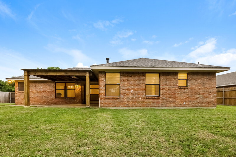2,800/Mo, 508 Pleasant Valley Dr Burleson, TX 76028 Rear View 2