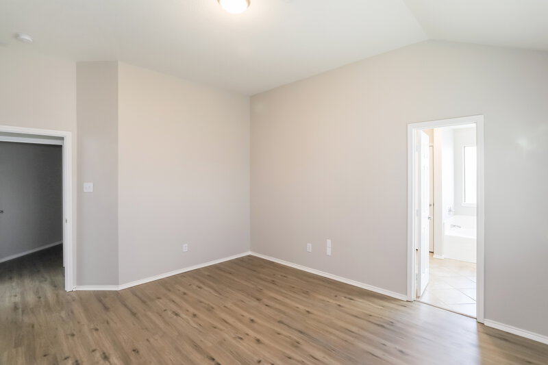 2,450/Mo, 609 Destin Dr Fort Worth, TX 76131 Main Bedroom View 2