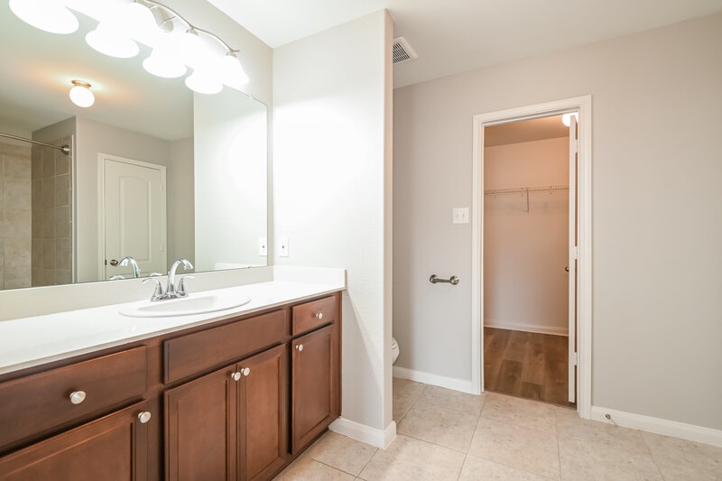 2,610/Mo, 9405 Plum Ct Forney, TX 75126 Main Bathroom View