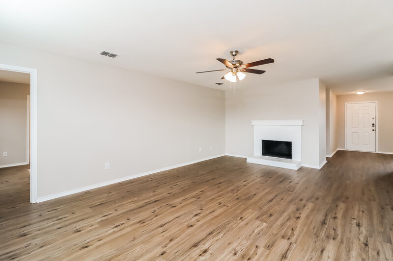 2,180/Mo, 332 Indian Blanket Dr Burleson, TX 76028 Living Room View