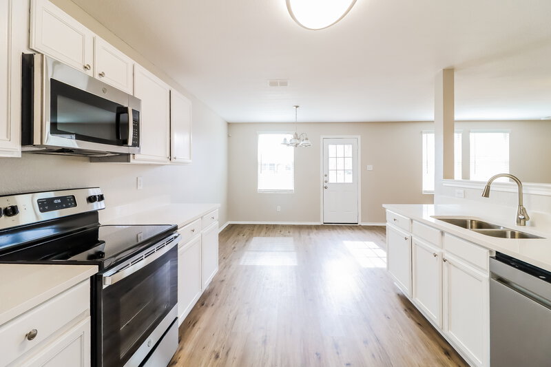 2,180/Mo, 332 Indian Blanket Dr Burleson, TX 76028 Kitchen View