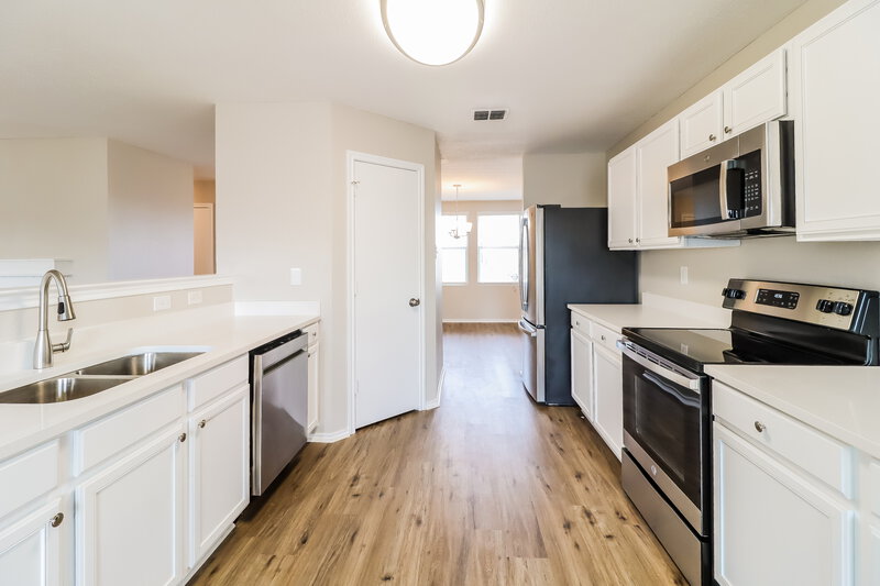 2,180/Mo, 332 Indian Blanket Dr Burleson, TX 76028 Kitchen View 2