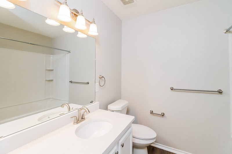 2,180/Mo, 332 Indian Blanket Dr Burleson, TX 76028 Bathroom View