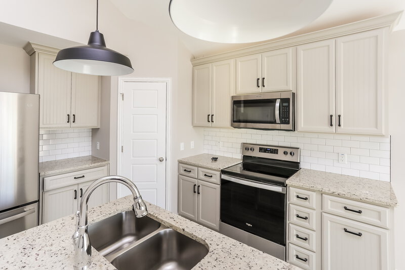 2,185/Mo, 10404 Talus Dr Fort Worth, TX 76131 Kitchen View