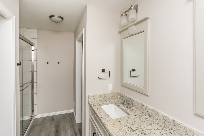 2,185/Mo, 10404 Talus Dr Fort Worth, TX 76131 Main Bathroom View