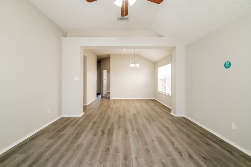 2,115/Mo, 6005 Castanada Dr Arlington, TX 76018 Living Room View