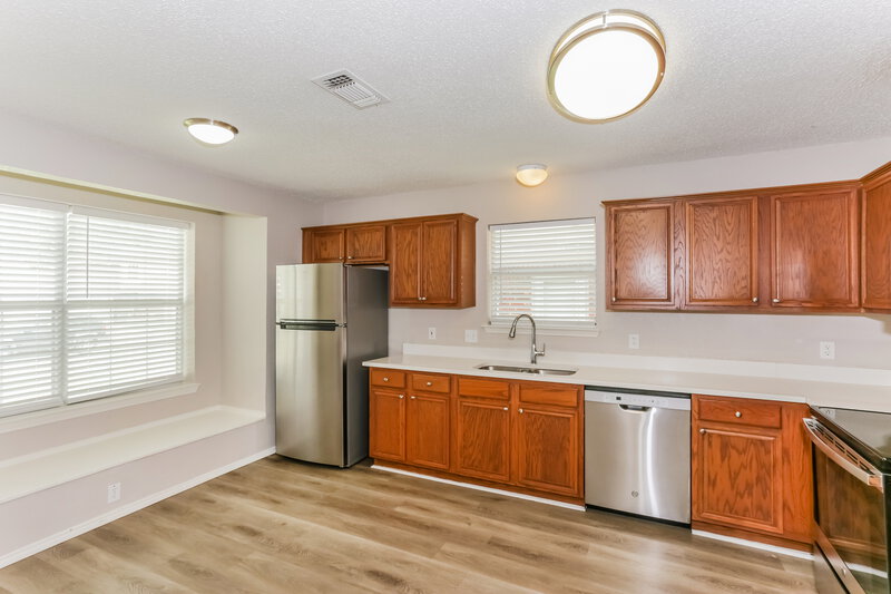 2,105/Mo, 6005 Castanada Dr Arlington, TX 76018 Kitchen View 2