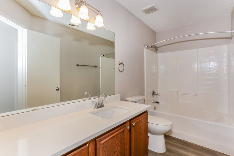 2,105/Mo, 6005 Castanada Dr Arlington, TX 76018 Bathroom View