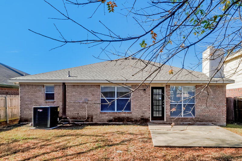 2,115/Mo, 6005 Castanada Dr Arlington, TX 76018 Rear View