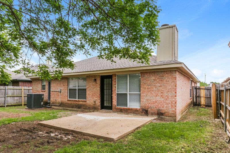 2,105/Mo, 6005 Castanada Dr Arlington, TX 76018 Rear View