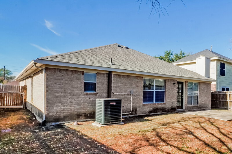 2,115/Mo, 6005 Castanada Dr Arlington, TX 76018 Rear View 2