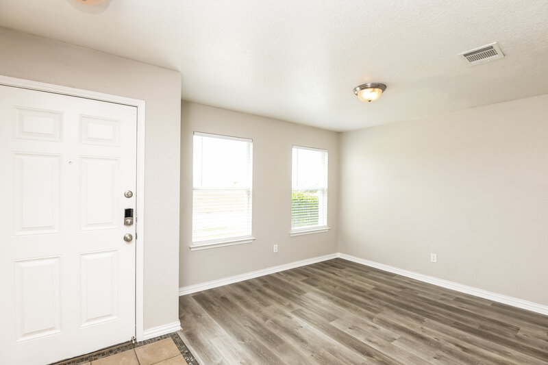 2,120/Mo, 320 Cameron Hill Pt Fort Worth, TX 76134 Foyer View