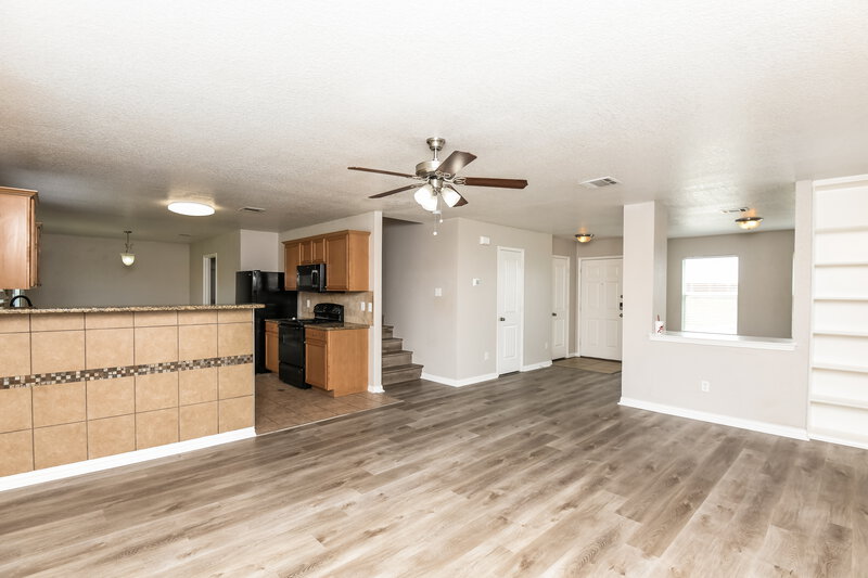2,120/Mo, 320 Cameron Hill Pt Fort Worth, TX 76134 Living Room View 2