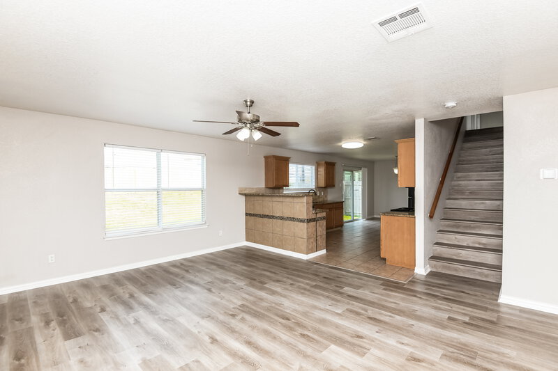 2,120/Mo, 320 Cameron Hill Pt Fort Worth, TX 76134 Living Room View 4
