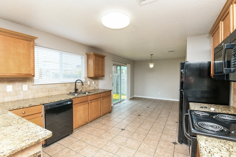 2,120/Mo, 320 Cameron Hill Pt Fort Worth, TX 76134 Kitchen View 2