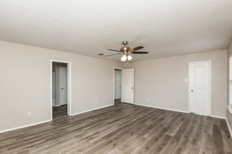 2,120/Mo, 320 Cameron Hill Pt Fort Worth, TX 76134 Main Bedroom View 2