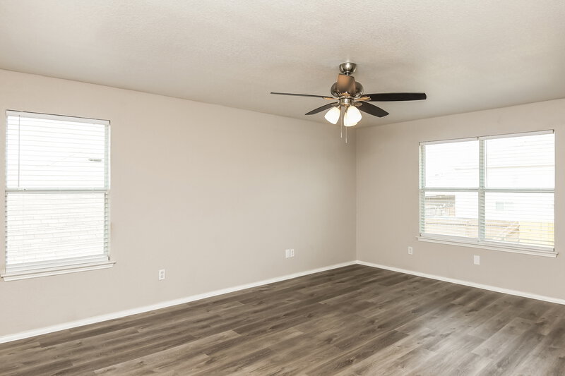 2,120/Mo, 320 Cameron Hill Pt Fort Worth, TX 76134 Main Bedroom View 3