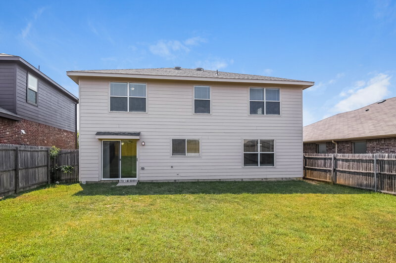 2,120/Mo, 320 Cameron Hill Pt Fort Worth, TX 76134 Rear View
