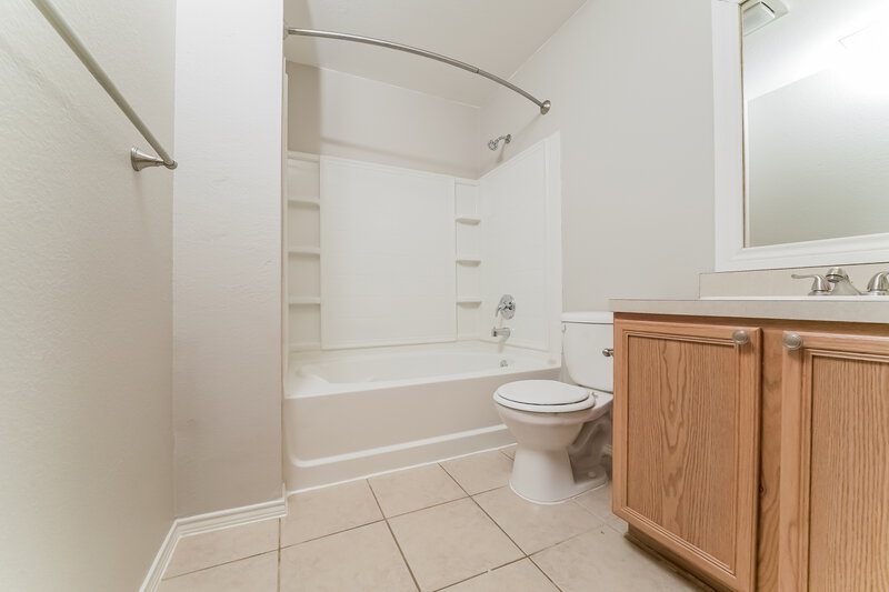2,030/Mo, 4513 Napa Valley Dr Argyle, TX 76226 Main Bathroom View