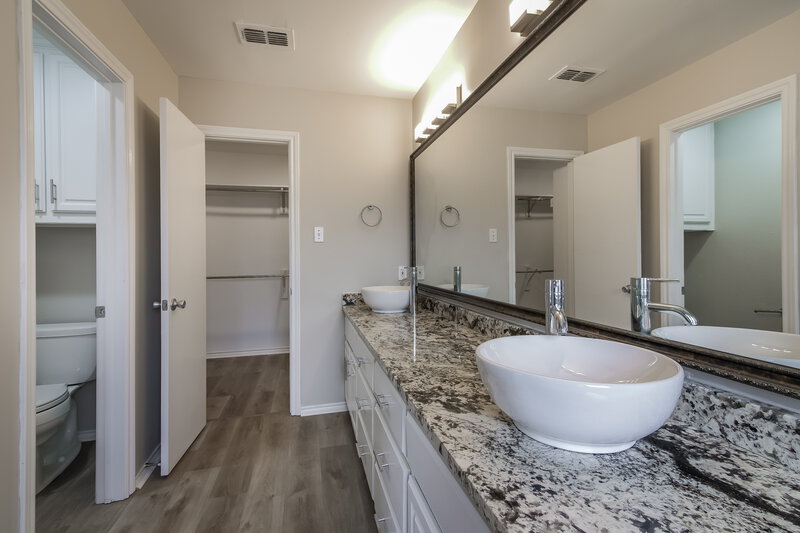 2,590/Mo, 4801 Ashworth Ct Arlington, TX 76017 Bathroom View