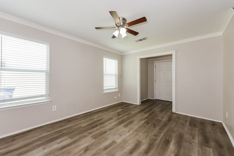 1,965/Mo, 1016 Matamoros Plz Dallas, TX 75211 Living Room View