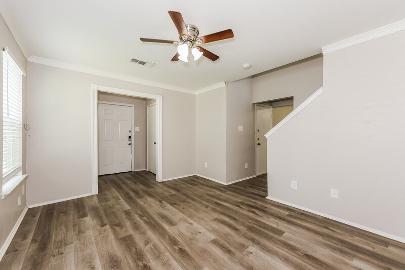 1,965/Mo, 1016 Matamoros Plz Dallas, TX 75211 Living Room View 2