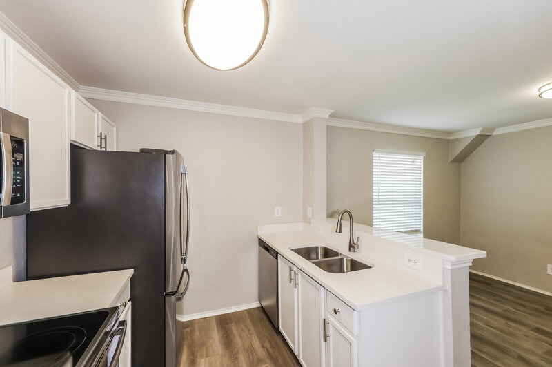 1,965/Mo, 1016 Matamoros Plz Dallas, TX 75211 Kitchen View