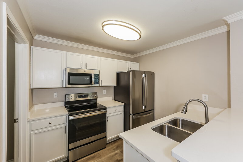 1,965/Mo, 1016 Matamoros Plz Dallas, TX 75211 Kitchen View 2