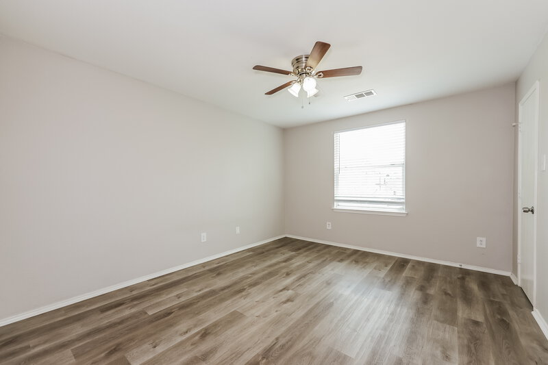 1,965/Mo, 1016 Matamoros Plz Dallas, TX 75211 Main Bedroom View