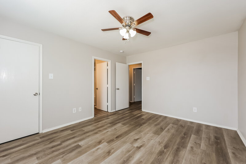1,965/Mo, 1016 Matamoros Plz Dallas, TX 75211 Main Bedroom View 2