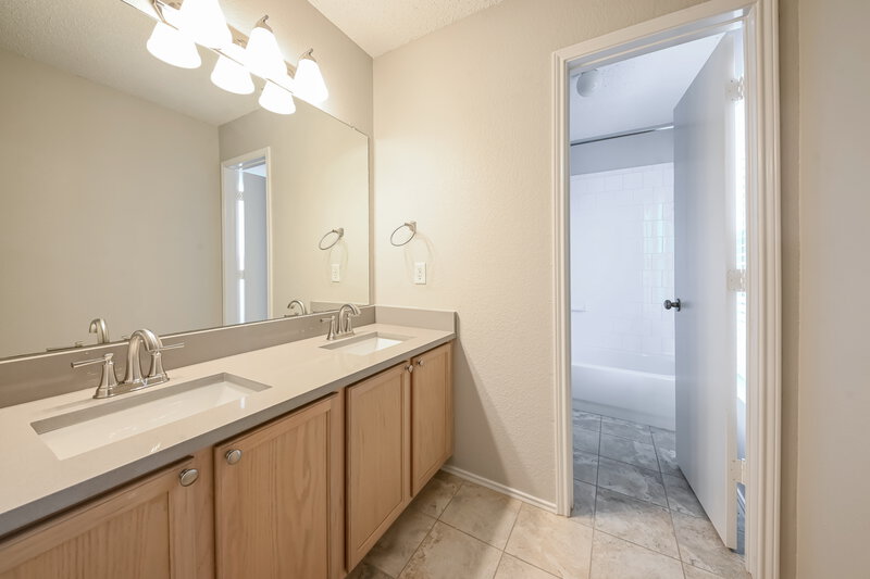 2,405/Mo, 1961 Earnhardt Way Dallas, TX 75217 Bathroom View