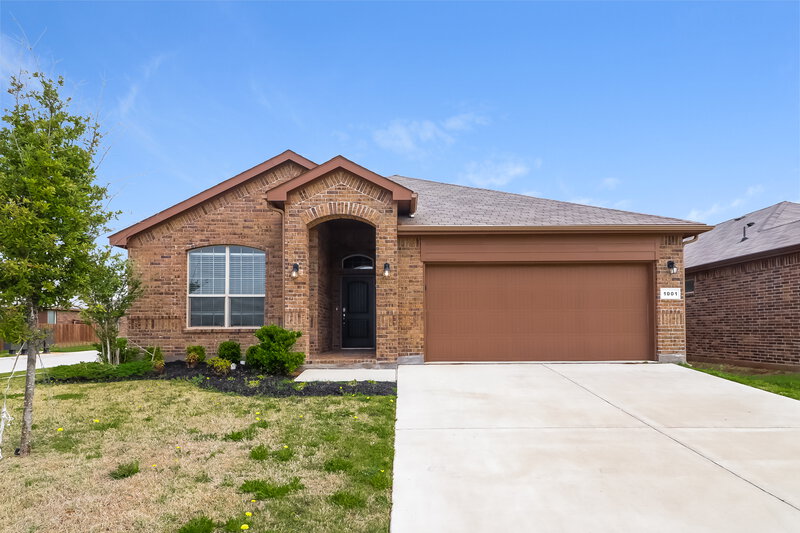 2,040/Mo, 1001 Doe Meadow Dr Burleson, TX 76028 External View