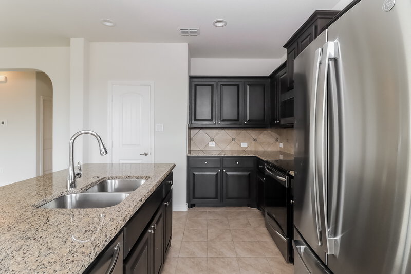 2,040/Mo, 1001 Doe Meadow Dr Burleson, TX 76028 Kitchen View