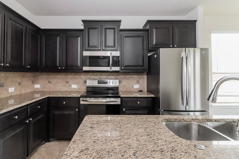 2,040/Mo, 1001 Doe Meadow Dr Burleson, TX 76028 Kitchen View 2