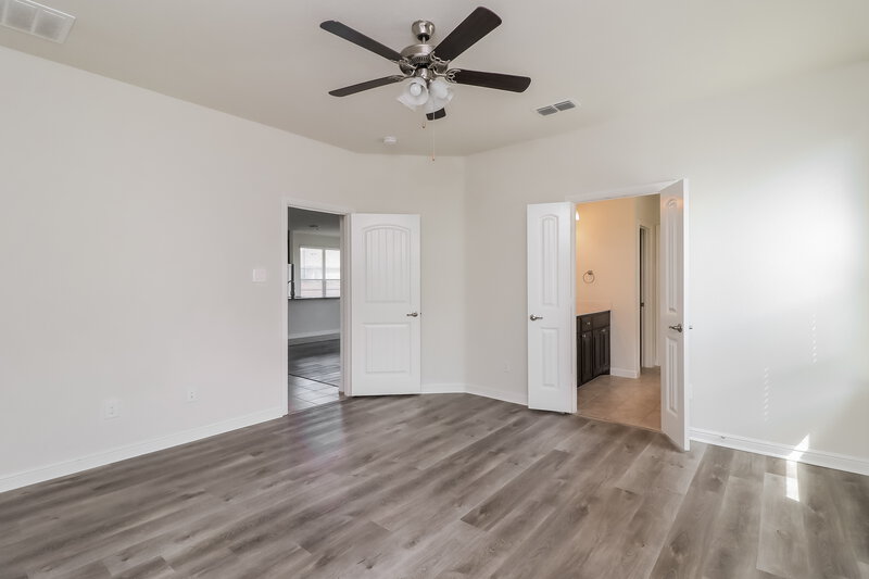 2,040/Mo, 1001 Doe Meadow Dr Burleson, TX 76028 Main Bedroom View