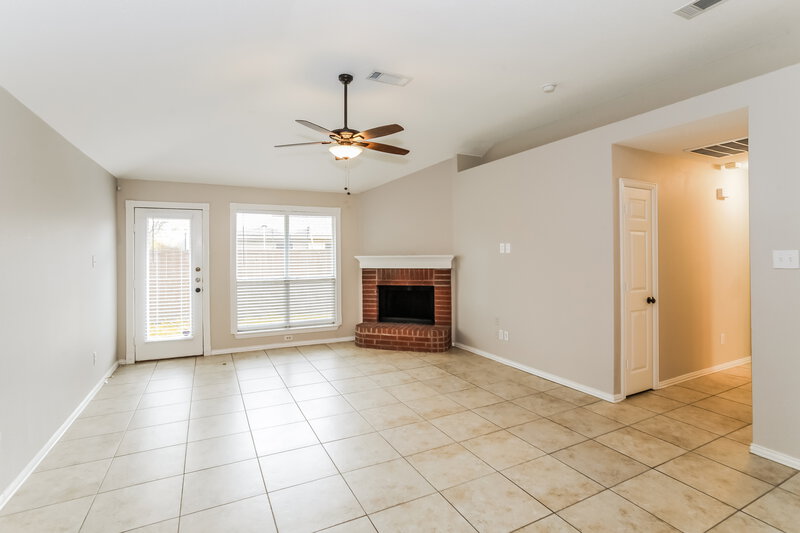 2,250/Mo, 1228 Lake Haven Dr Little Elm, TX 75068 Living Room View