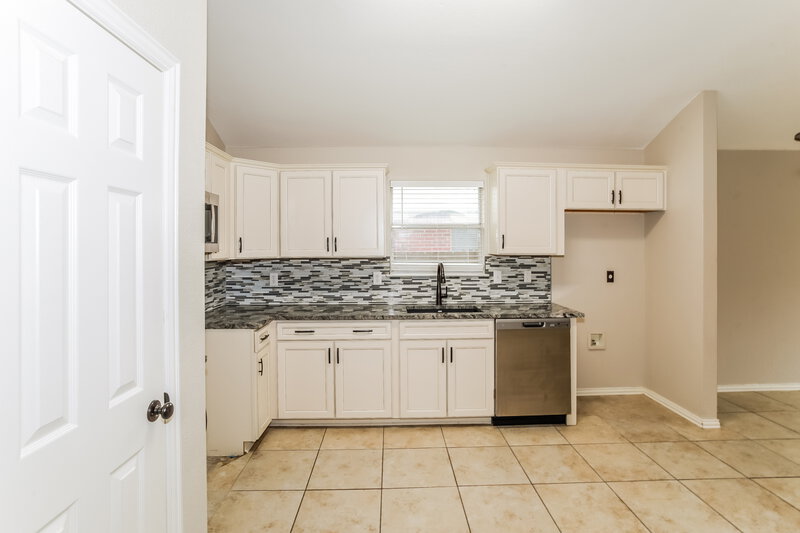 2,250/Mo, 1228 Lake Haven Dr Little Elm, TX 75068 Kitchen View