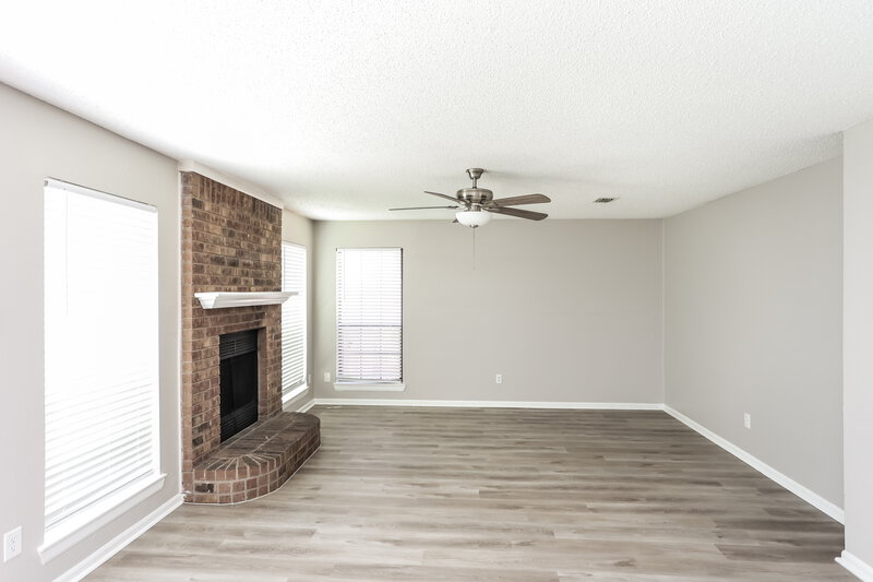 2,420/Mo, 620 Mission Hills Dr Arlington, TX 76018 Living Room View