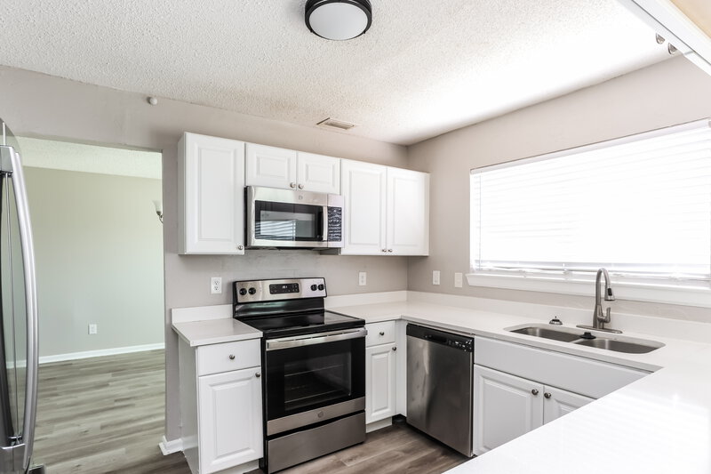 2,420/Mo, 620 Mission Hills Dr Arlington, TX 76018 Kitchen View