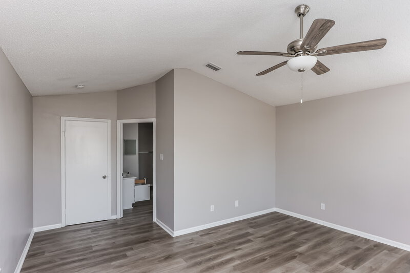 2,420/Mo, 620 Mission Hills Dr Arlington, TX 76018 Main Bedroom View 2