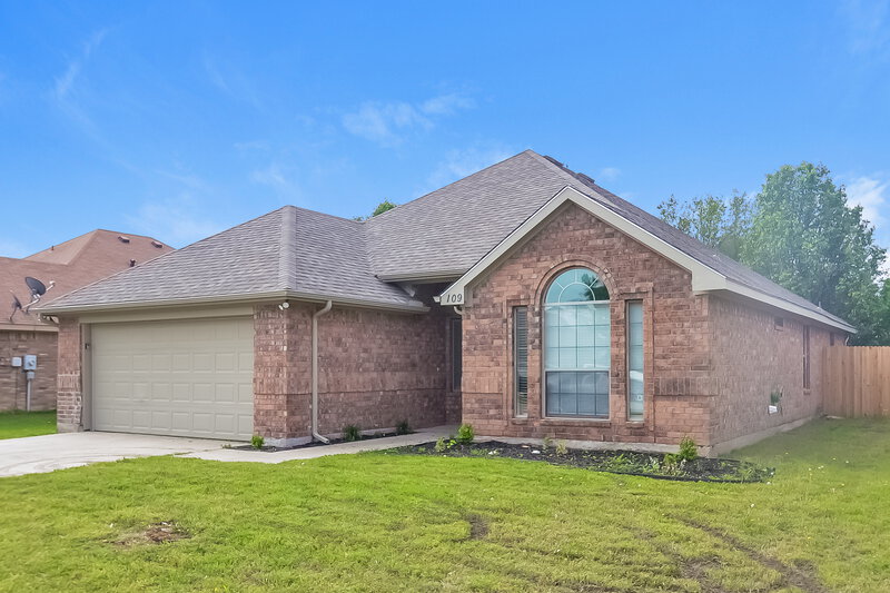 2,080/Mo, 109 Magnolia St Anna, TX 75409 Front View 2
