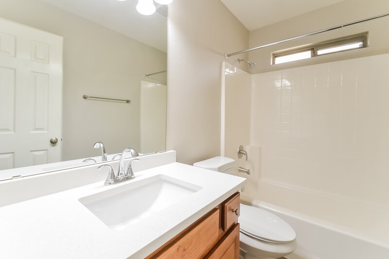 2,080/Mo, 109 Magnolia St Anna, TX 75409 Bathroom View