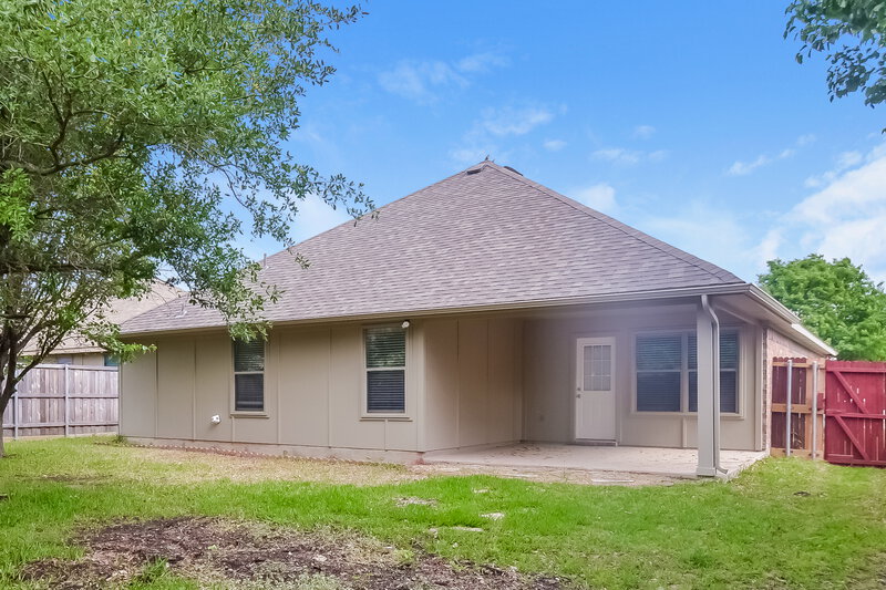 2,080/Mo, 109 Magnolia St Anna, TX 75409 Rear View 2