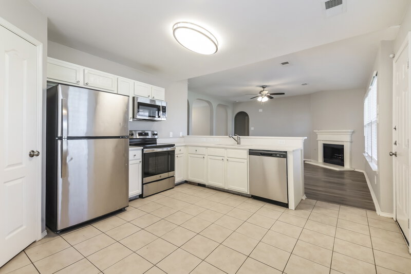 1,960/Mo, 3113 Lighthouse Dr Denton, TX 76210 Kitchen View