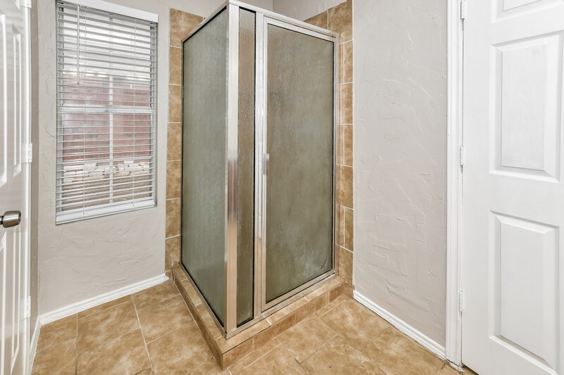 2,050/Mo, 2508 Harvest Moon Dr Fort Worth, TX 76123 Main Bathroom View 2